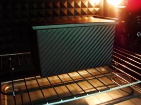 烤箱提前预热：上175度，下165度，烤35分钟。