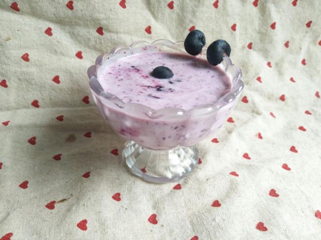 蓝莓酸奶