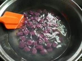 紫薯芋圆也是同样做法（我怕混色，所以才分开煮）