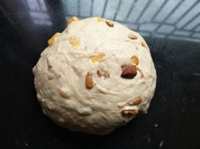 现在夏天比较热，盖保鲜膜室温醒20分钟