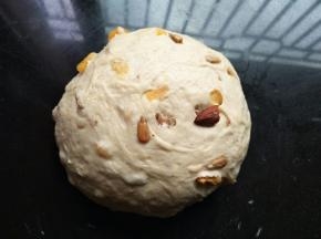 现在夏天比较热，盖保鲜膜室温醒20分钟