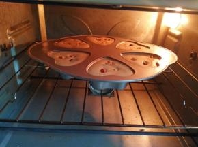 烤箱中层160℃预热5分钟，烤25 分钟