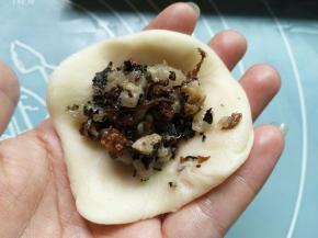 包入梅干菜肉馅
