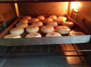 烤箱中层180℃预热5分钟，烤35分钟