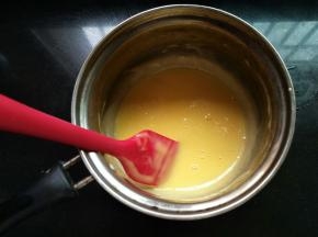 牛奶蛋黄液室温放凉
