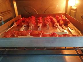 烤箱中层200℃预热5分钟，烤10分钟