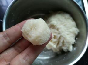 取一小搓揉圆