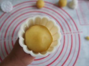 选择自己喜欢的花片压出形状即可。