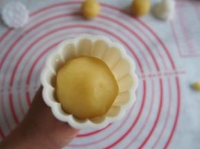 选择自己喜欢的花片压出形状即可。