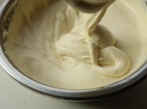 再次混合均匀，蛋糕糊就做好了。