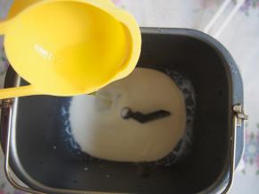 加入蛋清和白糖