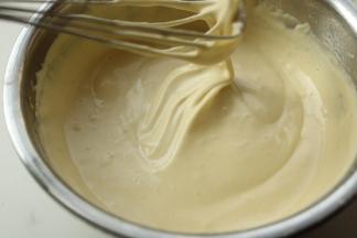 搅拌均匀。用手抽兜底搅拌即可。