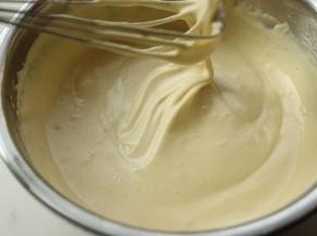 搅拌均匀。用手抽兜底搅拌即可。