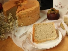切块食用，浓浓的红茶香给蛋糕带来特别的味道。