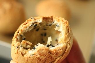 内部是空心的，感觉像是在吃麻球。