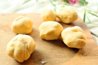 分成6个面团，每个大约30克。