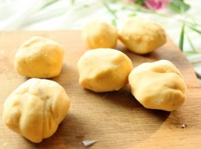 分成6个面团，每个大约30克。