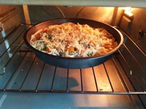 烤箱中层200℃预热5分钟，烤15分钟