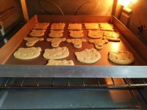 烤箱中层160℃烤15分钟（饼干厚度来掌握时间）
