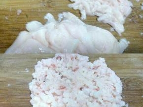 肥膘切成石榴米状，放入容器中。
 

