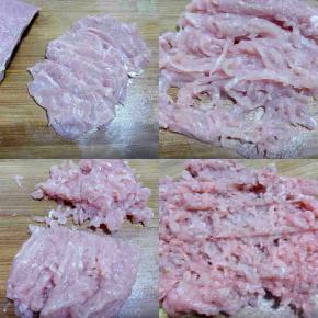 瘦肉切片，再切丝，然后全部切成粒状。
 
