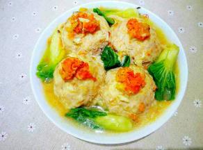 炖好后小心盛出，菜心洗净烫熟，同置于盘中点缀。
 