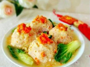 肥嫩无比，蟹粉鲜香的狮子头，白菜酥烂可口，入口即化。
 
