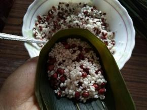 再装少量的红豆米