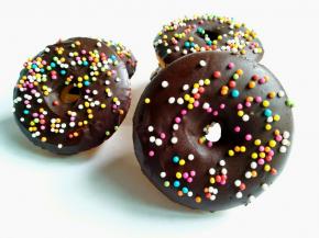 夏天要放冰箱冷藏1-2 个小时，巧克力凝固了才好吃