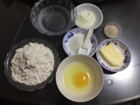 准备好面团部分材料