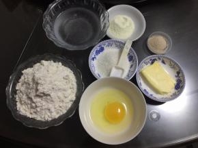 准备好面团部分材料