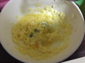 要打发至充分吸收了才进行下次加入蛋液