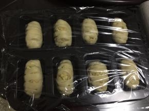 盖上保鲜膜进行最后发酵