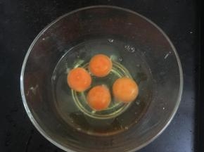 1. 备好所有的材料，我用的是4个鸡蛋的量
4颗蛋的量183克