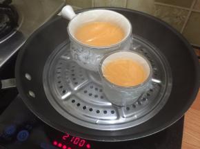 8. 中火15分钟，如果鸡蛋的量有增加那么时间要就适当的加长点，时间加长点也无妨，不会老，也不会有蜂窝