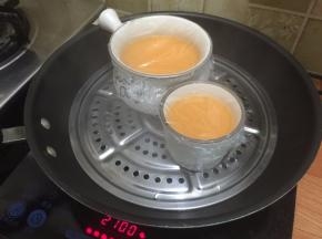 8. 中火15分钟，如果鸡蛋的量有增加那么时间要就适当的加长点，时间加长点也无妨，不会老，也不会有蜂窝