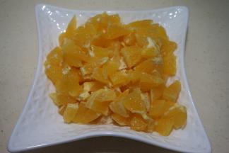 橙子去皮切小块