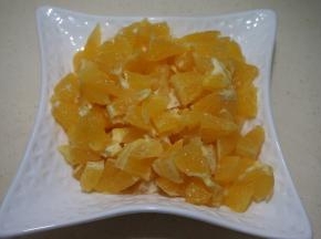 橙子去皮切小块
