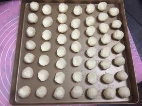 捏成均匀的小丸子