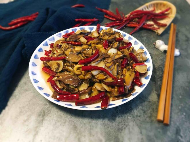 吃菌啦，爆炒见手青