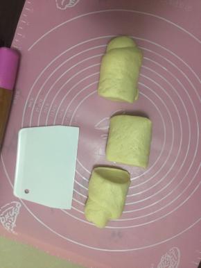 卷起，分成等量的三份