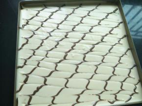 在刚才拉的线条上，反个方向继续拉线