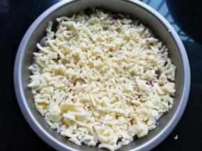 表面撒马苏里拉芝士碎，随意撒哦