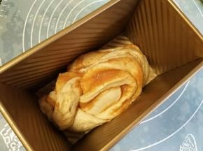放入土司盒