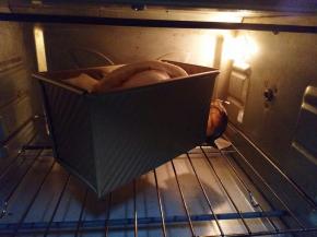 烤箱下层140度预热5分钟，烤40分钟，上色满意及时盖锡纸