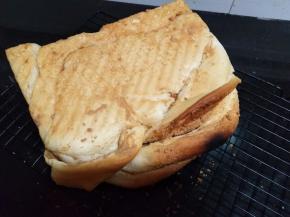 出炉马上脱模，放烤架上晾凉