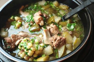 加盐调味，搅匀，好喝的汤就完成了。