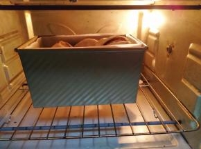 烤箱下层140℃预热5分钟，烤40分钟