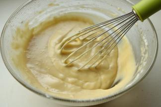 用蛋抽轻拌混合到没有颗粒。