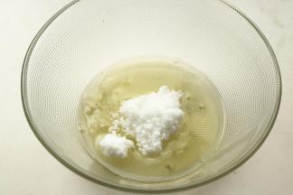 蛋白加如所有的砂糖。